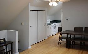 Lincoln Park Living - 3 Queen Beds - Sleeps 6